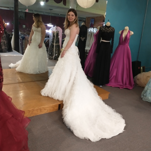 Maggie Soterro Beaded Corset Ruffled Weddng Dres - Picture 2 of 4